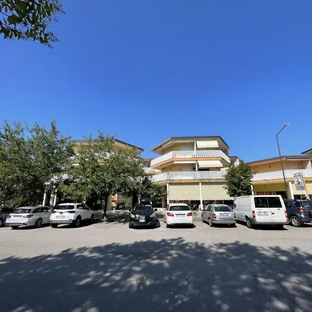 Large In Terme Апартаменти *